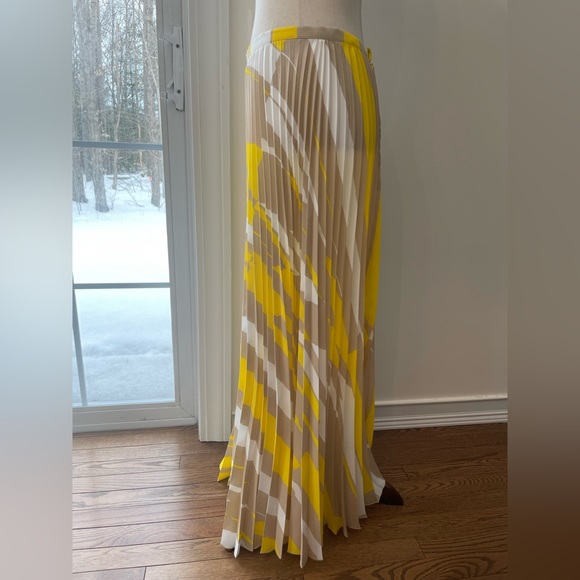 Maxmara Accordion-Pleated Crepe de Chine Skirt - Picture 6 of 15